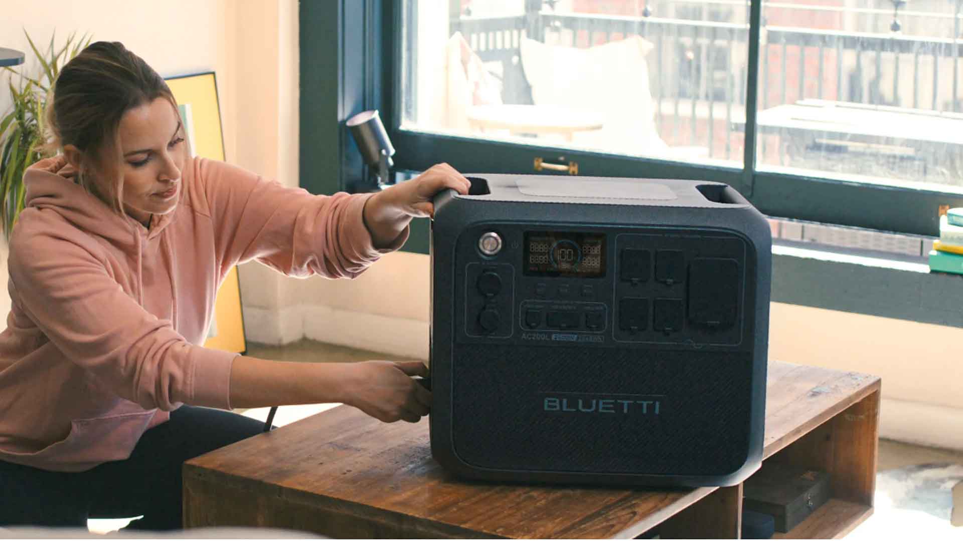 BLUETTI AC200L portable power station review, features, specs, price deal